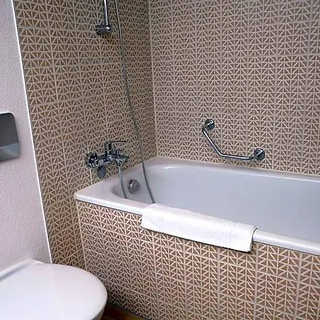 Seeger Living Classic East