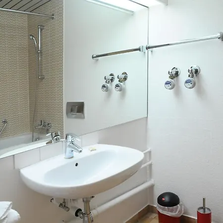 Seeger Living Classic East